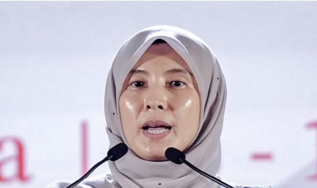 奴鲁依莎避开媒体追问有关她辞去党内第二把交椅职务的决定
