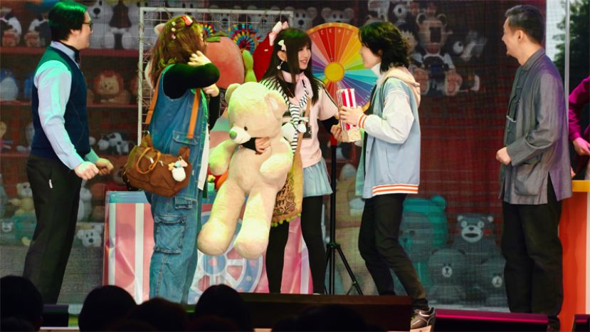 钟洁希《没有泪的天空》话剧第16场出意外  带伤完成演出感动全场　