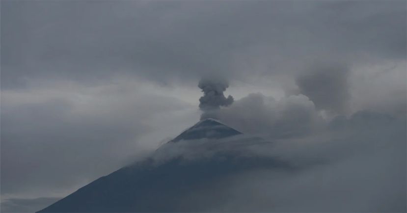 危地马拉火山喷发浓烟灰烬 逾500人紧急撤离
