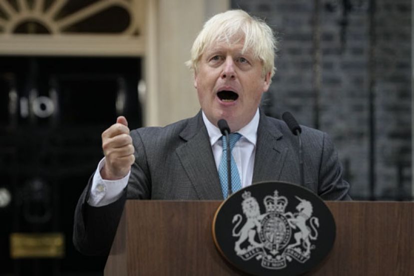 英国前首相约翰逊宣布退选。
