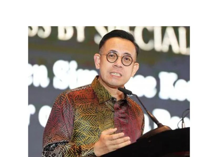 人力资源部长沈志强。