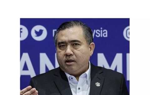 交通部长陆兆福。