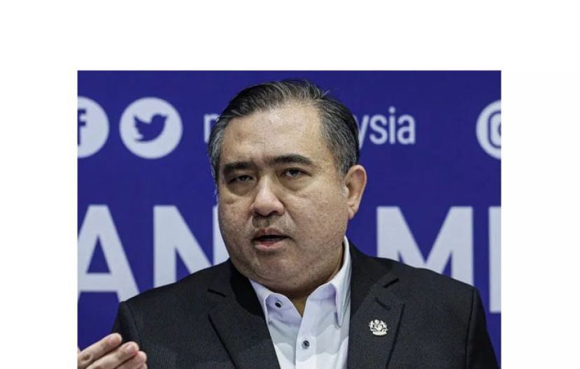 交通部长陆兆福。