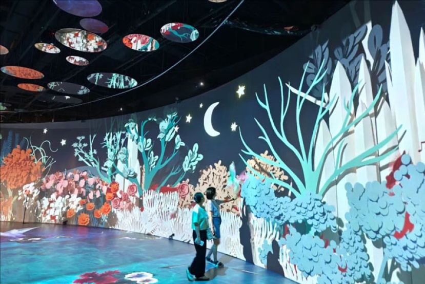 2024年7月15日，《寻迹之山海经》光影艺术展在南京文化艺术中心开展，该展览将中国古代经典《山海经》与现代科技结合，给观众带来身临其境的观展体验。