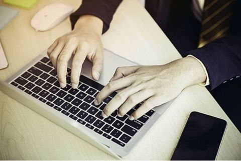 首相署：公仆居家办公　将扩大至官联公司