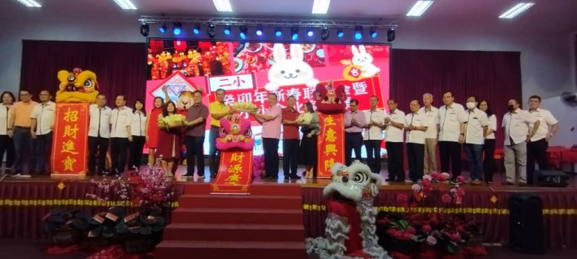 接舞狮福品时的大合照。