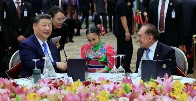 ●中国国家主席与首相安华出席晚宴。