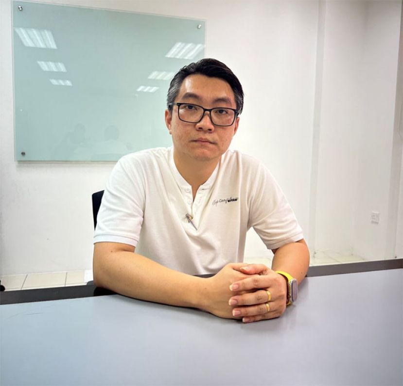 人联党青年总团副秘书兼峇都林当青年团团长劉儱語.
