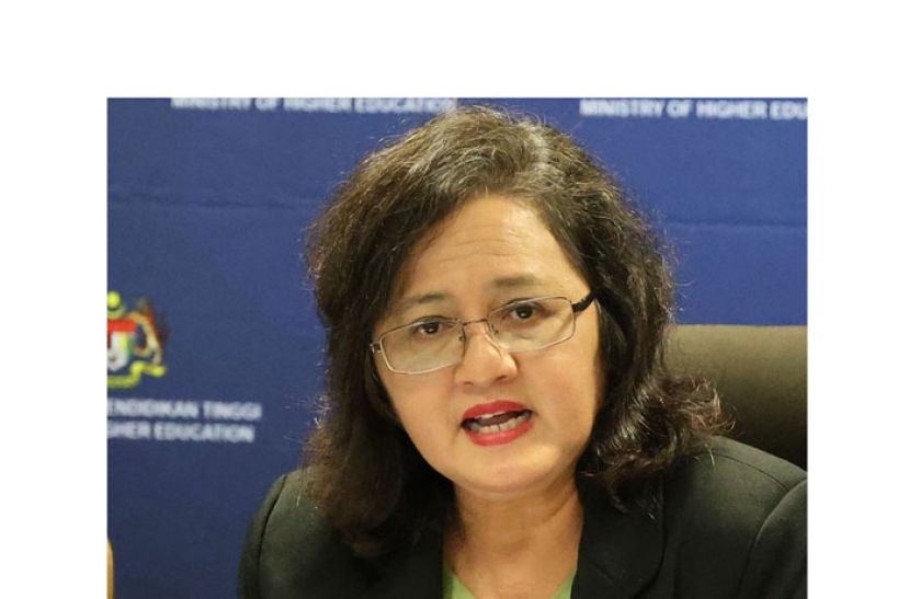 高教部总监拿督阿兹琳。