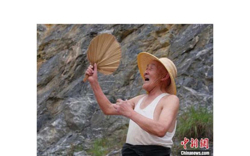 王理亮清一清嗓子，就能轻松地喊出一曲石马江号子。