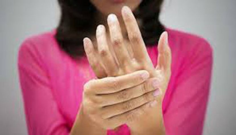 皮肤有米般水泡？汗疱疹忌抓破恐感染