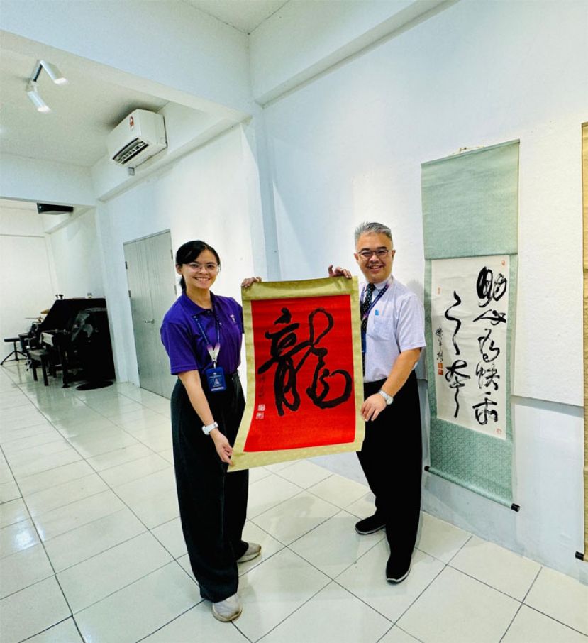 浓浓华教情 砂拉越著名书法家孙莘农墨宝及砂拉越文学家陈泽文书籍开展及选购
