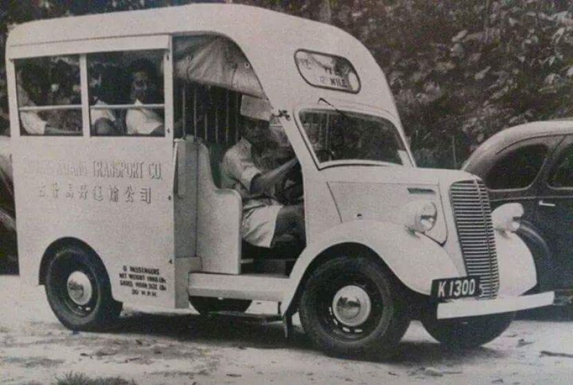 图示：蚊型巴士（Mosquito buses）车厢内安装两排长凳，8位搭客可面对面的坐于长凳上，川行路线包括了市区到大石路、青草路，和最远的马当路。