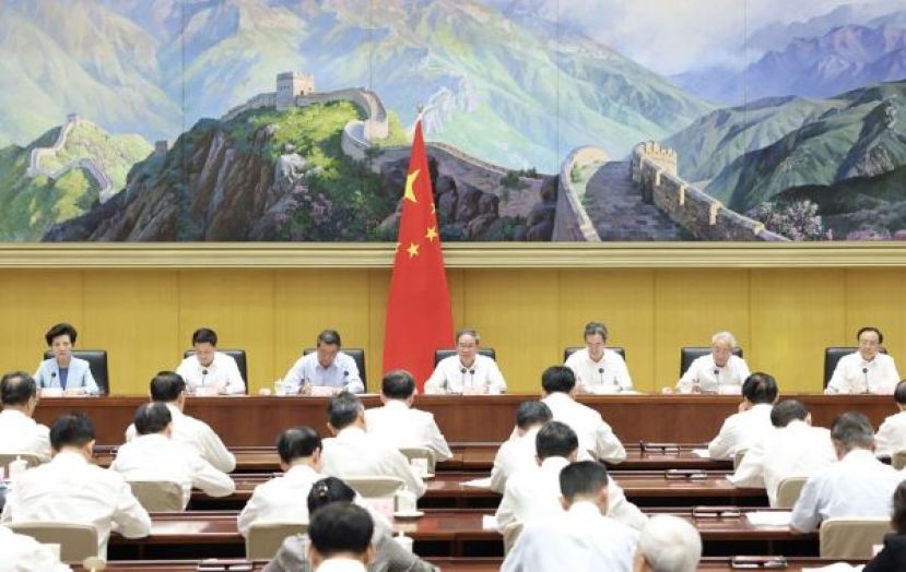 李强主持召开国务院第十二次全体会议。