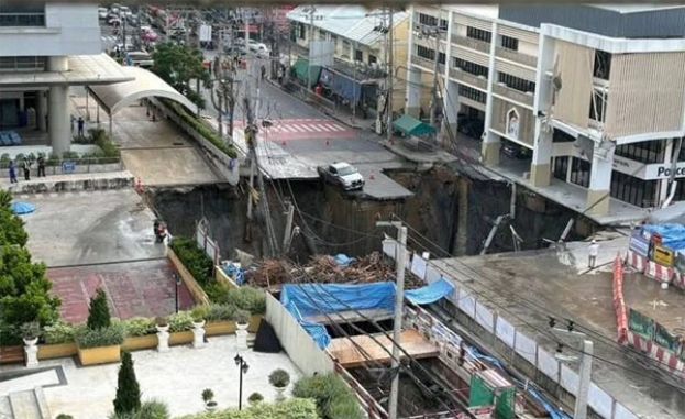 曼谷市区出现大规模路面坍塌。