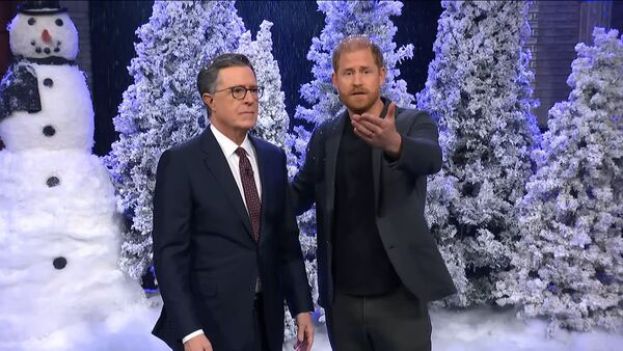 哈利王子与史蒂芬荷伯一搭一唱，展现不一样的样貌。