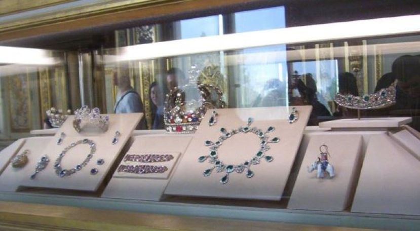 罗浮宫劫案至今有7人被捕，惟被盗珠宝仍未寻回。