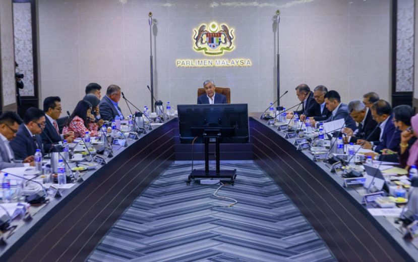 副首相阿末扎希主持旅游与文化内阁委员会会议。