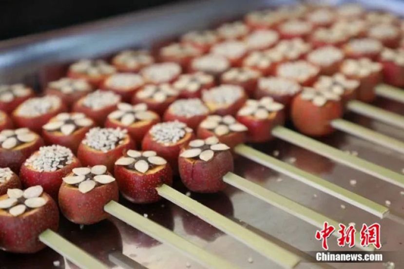 等待的&ldquo;甩糖翅儿&rdquo;的酸蘸儿。