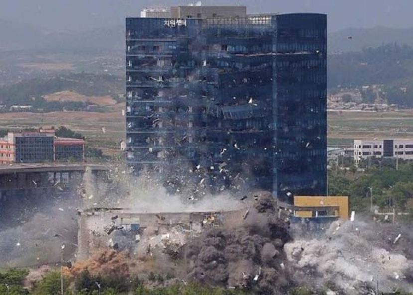 两韩联络办公室炸毁一刻曝光。