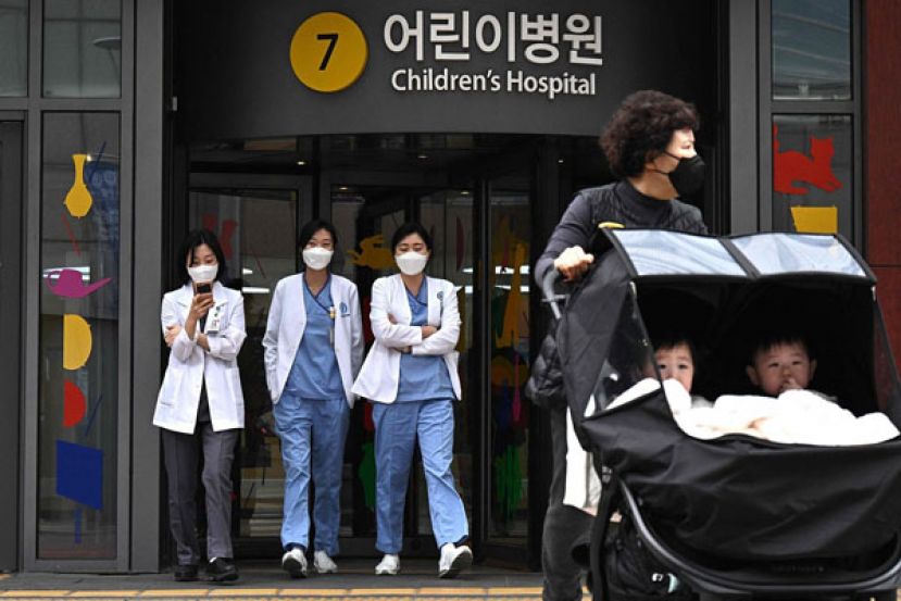 韩国政府11日向近5千名住院医师寄发行政处分事前通知。