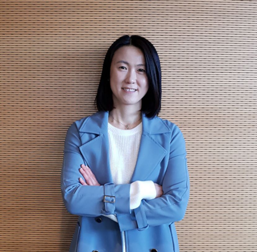 Chung Ping Ping 荣幸获得年度研究生和年度高等学位研究女研究员的嘉奖。
