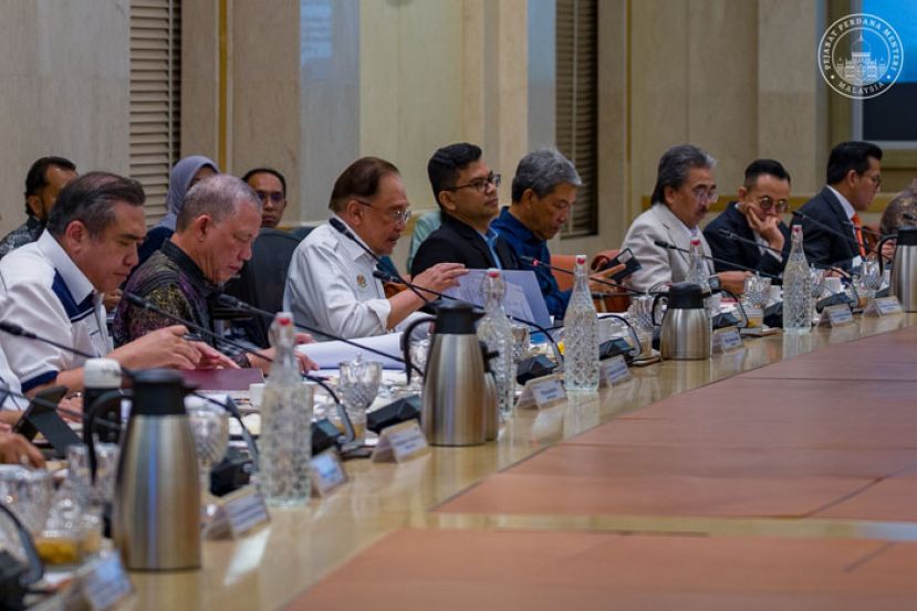 首相安华主持国家经济行动理事会会议。