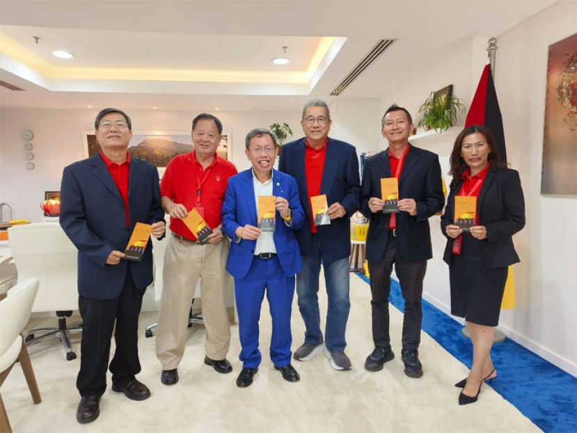 左一起为David Wang、Dennis Tan、砂副总理拿督阿玛沈桂贤、Dunstan Chan、Eric Tan与 Lily Tiong。
