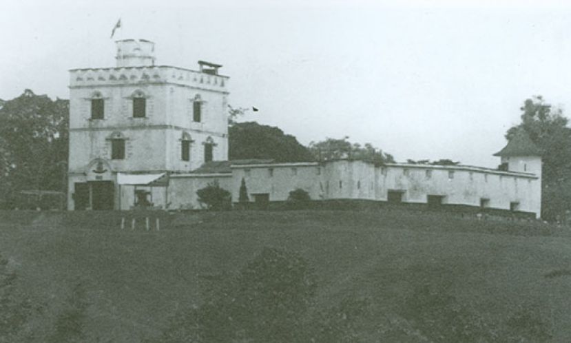 图示：玛格烈炮垒的炮口一直都瞄准海唇街。