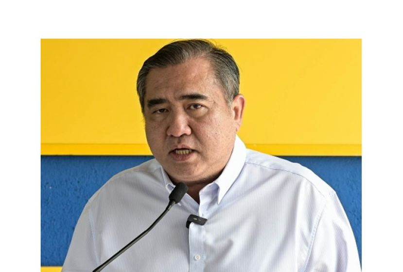 交通部长陆兆福。