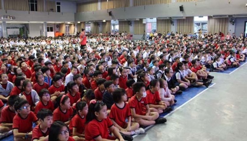 《猫城一心，全城防疫》讲座，小学生们细心聍听。