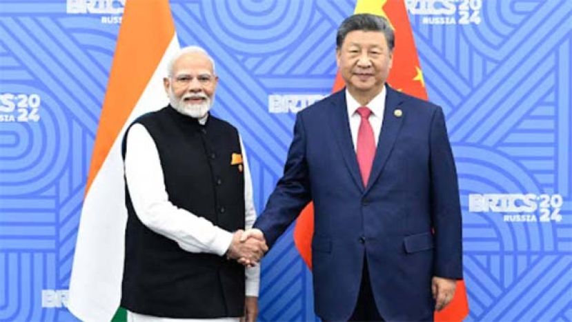 中国国家主席习近平（右）于当地时间2024年10月23日在喀山出席金砖国家领导人会晤期间会见印度总理莫迪（左）（档案 照）。