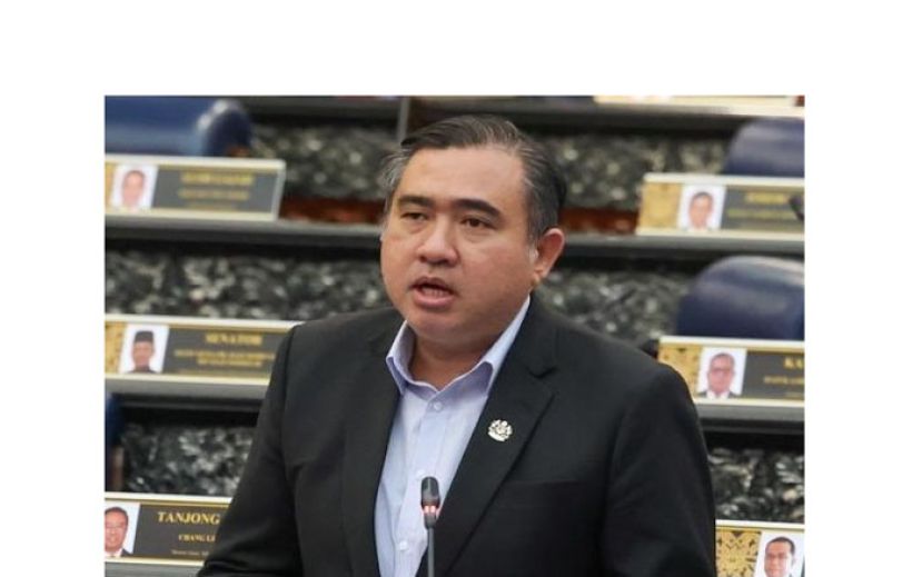 交通部长陆兆福。