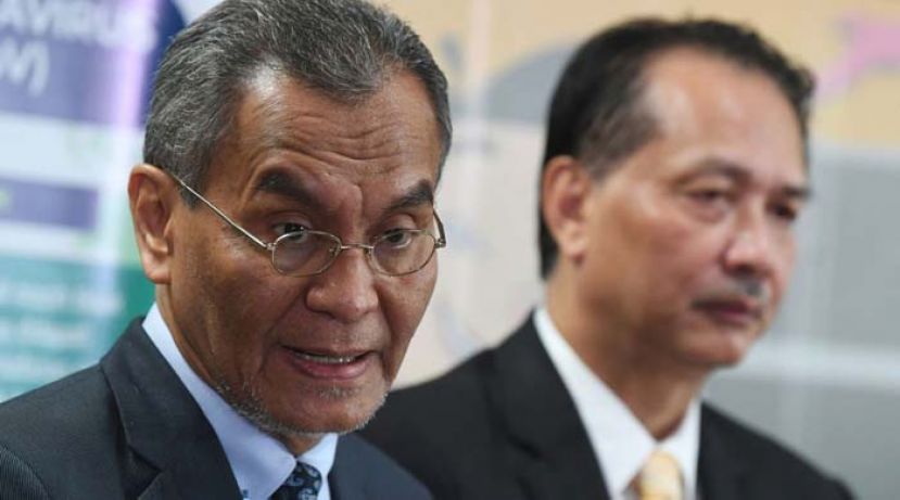 祖基菲里（左）：未能确定第5名确诊患者，是一早就感染病毒，或是照顾孩子时在我国受感染。右为卫生总监拿督诺希山。