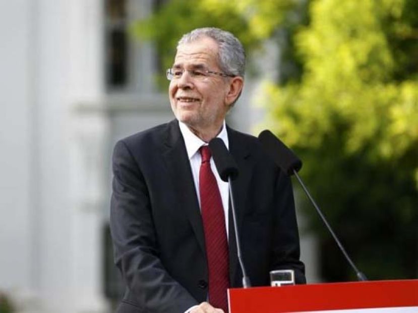 范德贝伦连任奥地利总统，马上应对重大议题。