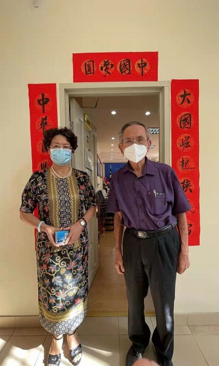 追寻青春飞扬的思绪 ——读孙春富校长《鹅江心影》