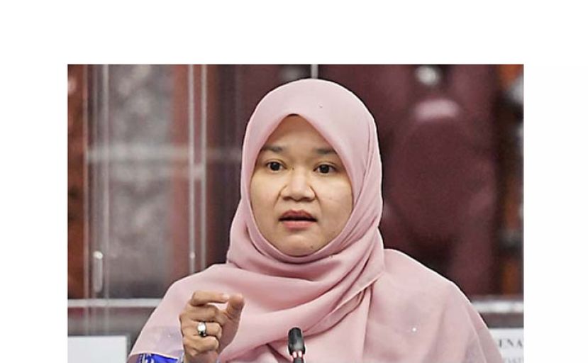 教育部长法丽娜。