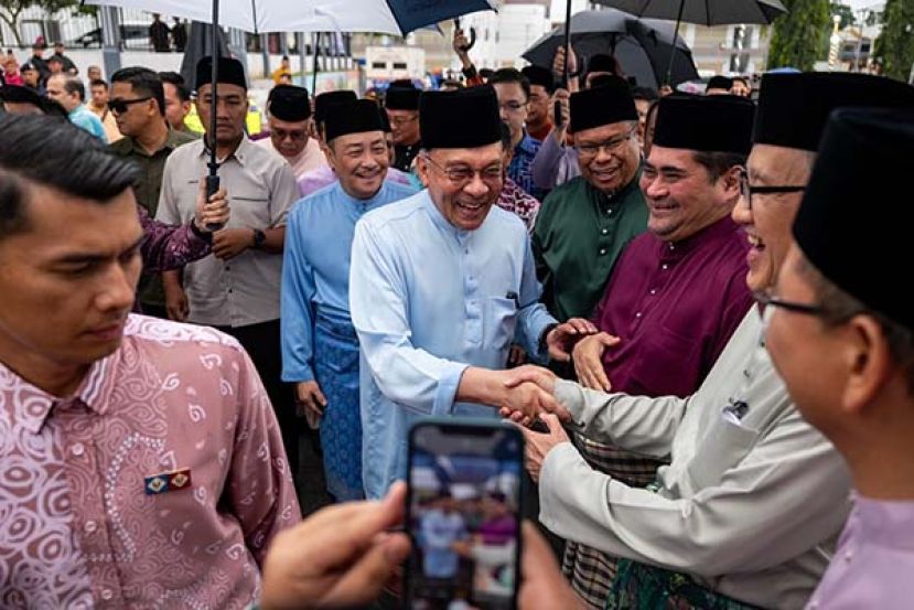 ●首相安华出席沙巴昌明开斋活动。