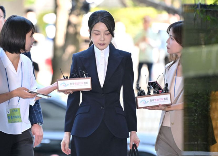 韩国前第一夫人金建希入狱。