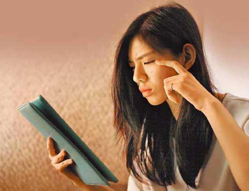 用眼过度干涩不适 专家授2招舒缓明目