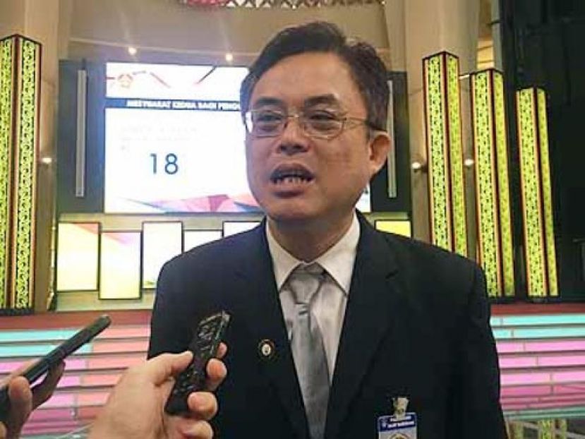 砂首长暑政治秘书陈开。