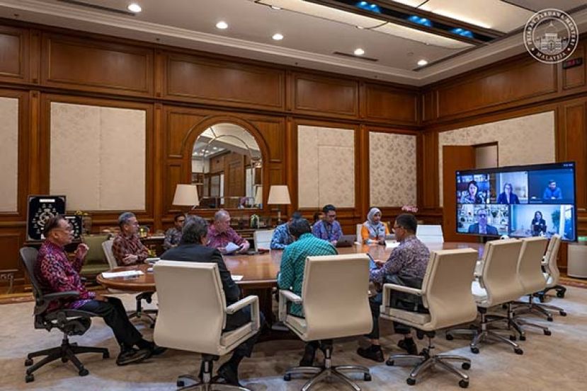 ●安华与Alphabet总裁兼总投资长露丝波拉特及其团队举行视频会议。