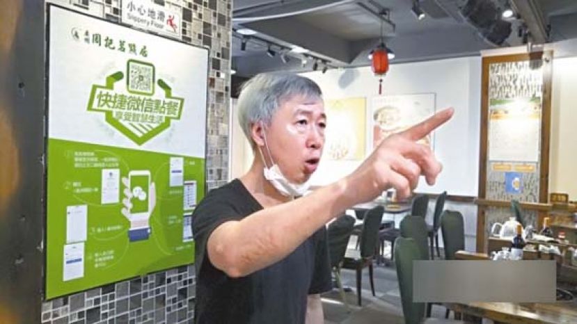 陈兴涛访问中偶有激动，拉下口罩说：“今天我挂得起农场餐厅这个招牌，招牌赚到所有的钱，扣除我的薪水，全部回馈给香港社会。”