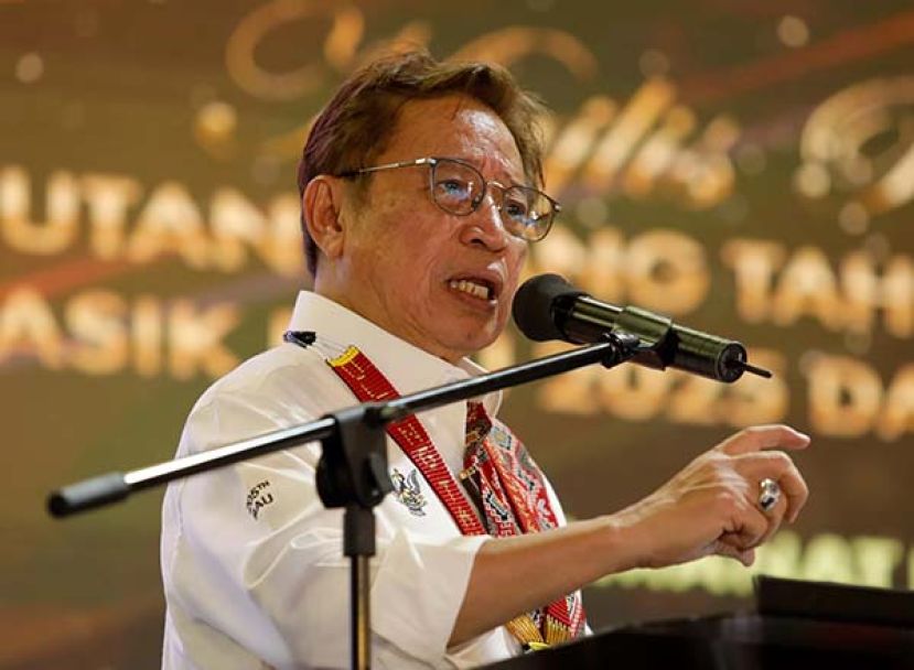 ●砂总理阿邦佐哈里。