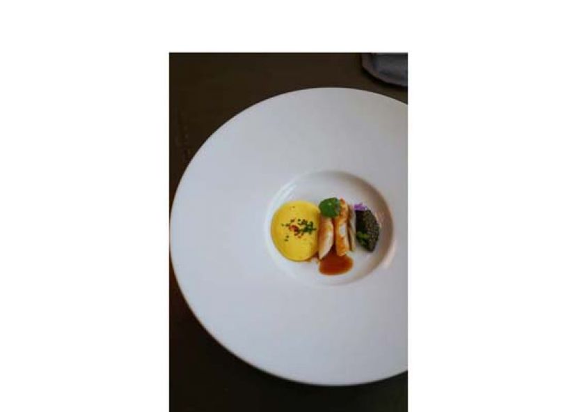 蛏子、沙巴翁酱、番茄豉油、鱼子酱，各种鲜味把玩得细腻入微且不落俗套。