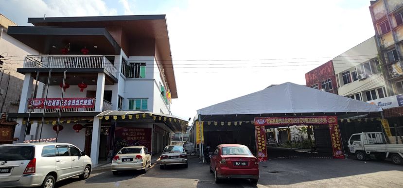 50年创会及宗祠浴火重建后重光大典的举行，砂拉越蔡氏公会大厦己搭建帐蓬而隆重其事，―切準备就绪。