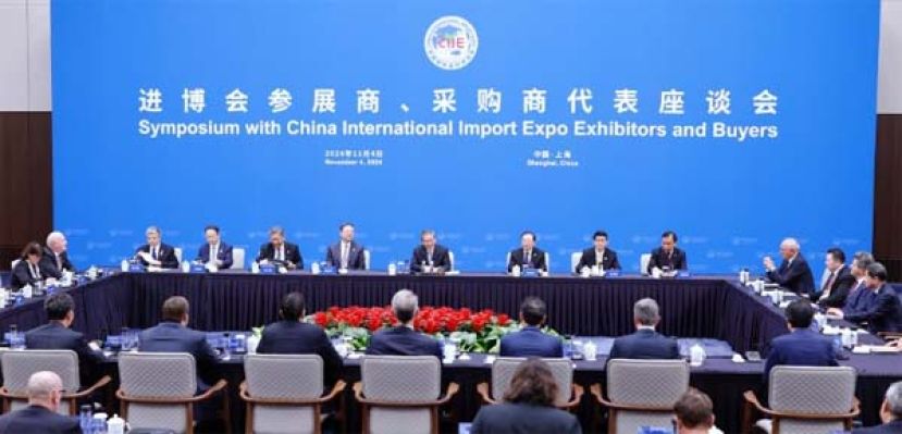 【进博会】世界经济复苏乏力 李强：中国经济持续回升向好。