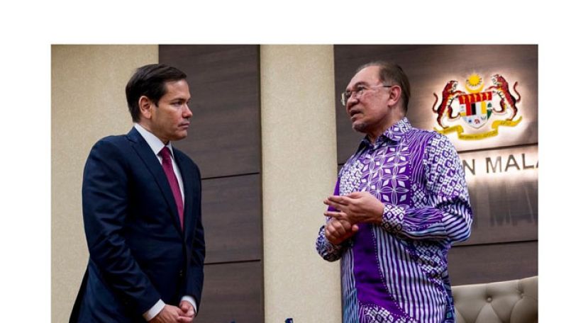 首相安华(右)接见美国国务卿卢比奥。