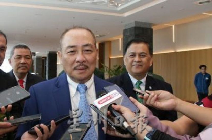 沙巴首长拿督斯里哈芝芝诺。