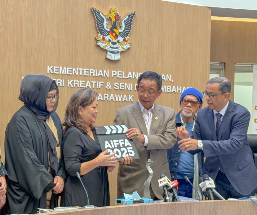 2025年东盟国际电影节香港著名影星任达华来古晋见影迷